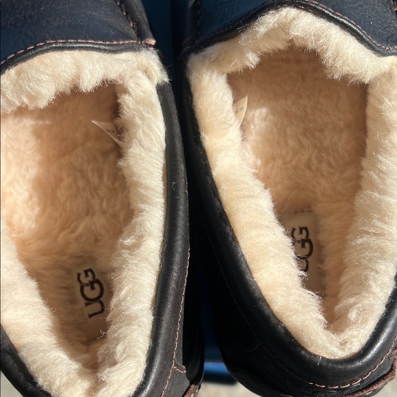 UGG Men\'s Black Leather Shearling Lined Slip-On Loafers main image 6